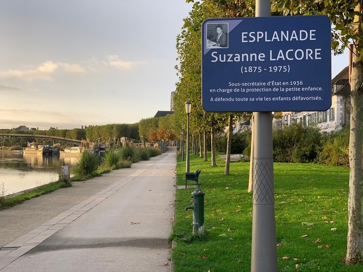 Esplanade_Suzanne_Lacore_(Auxerre)